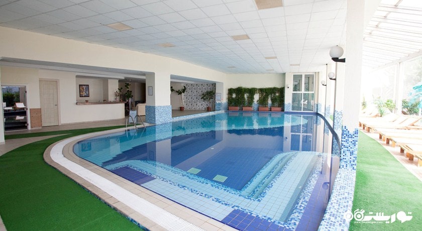 نمای استخر سرپوشیده هتل